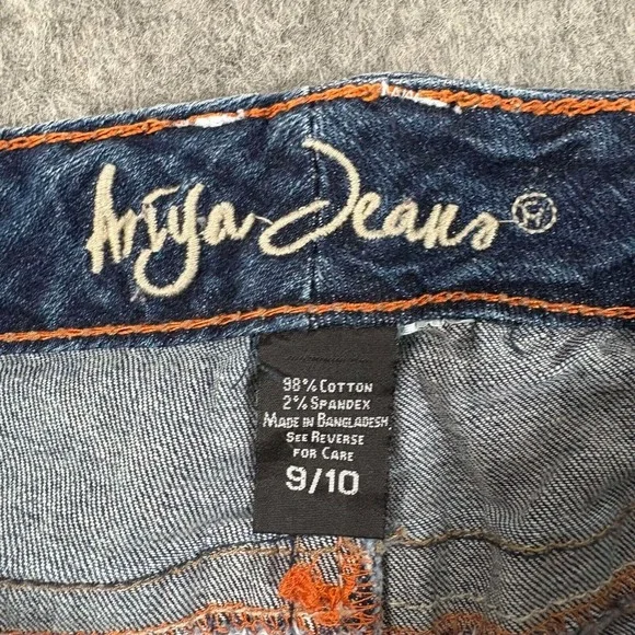 Ariya Jeans Women's Cuffed Shorts 9/10 Cut Off Distressed Embroidered Pockets - Picture 2 of 7